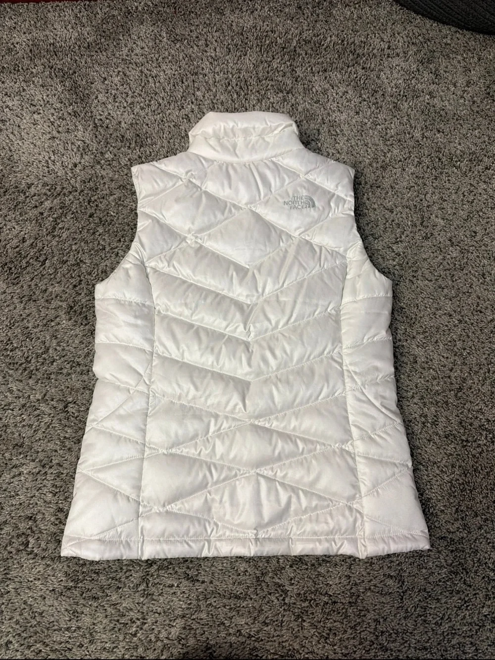 The North Face White Women's Quilted Puffer Vest - Picture 4 of 4